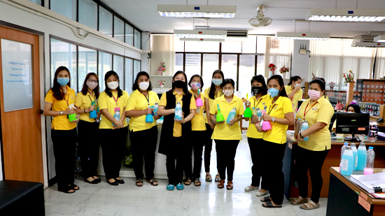 24 มี.ค. 63 : กองคลังร่วมมือทำความสะอาดภายในหน่่วยงาน เพื่อลดการแพร่ระบาดของโรคติดเชื้อไวรัสโคโรนา (COVID-19)